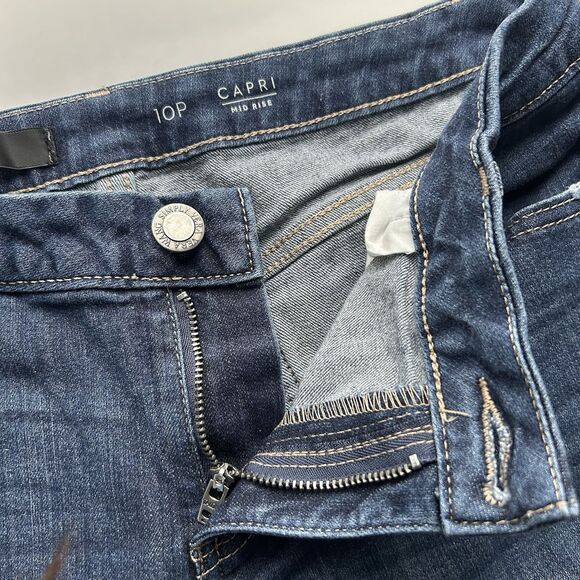 Simply Vera Wang Women’s Blue Dark Wash 10P Petite Mid Rise Capri Stretch Denim - Picture 4 of 9